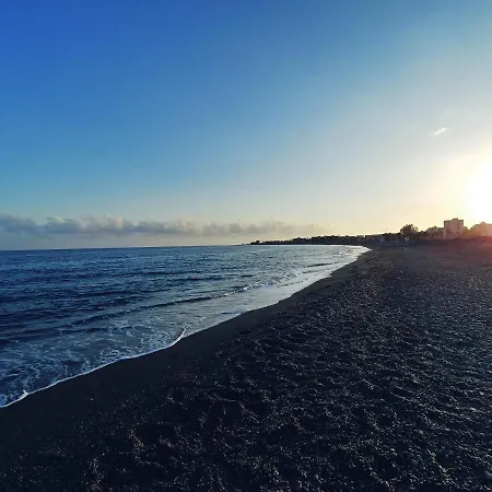 Familiar De Playa
